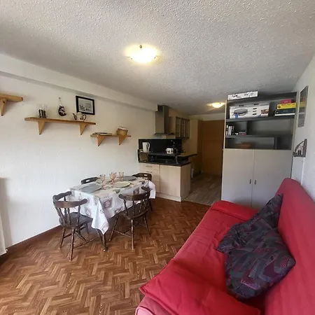 Apartment Ensoleille Avec Balcon Au Centre De Montgenevre, Proche Commodites Et Pistes - Fr-1-266-128 Montgenevre