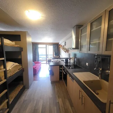 Ensoleille Avec Balcon Au Centre De Montgenevre, Proche Commodites Et Pistes - Fr-1-266-128 Apartment *